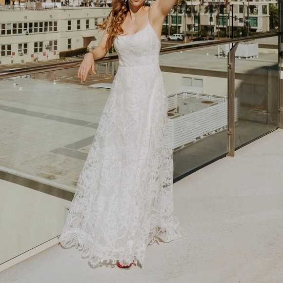 Amsale Dawson Lace Wedding Dress - Size 2 - Picture 5 of 13